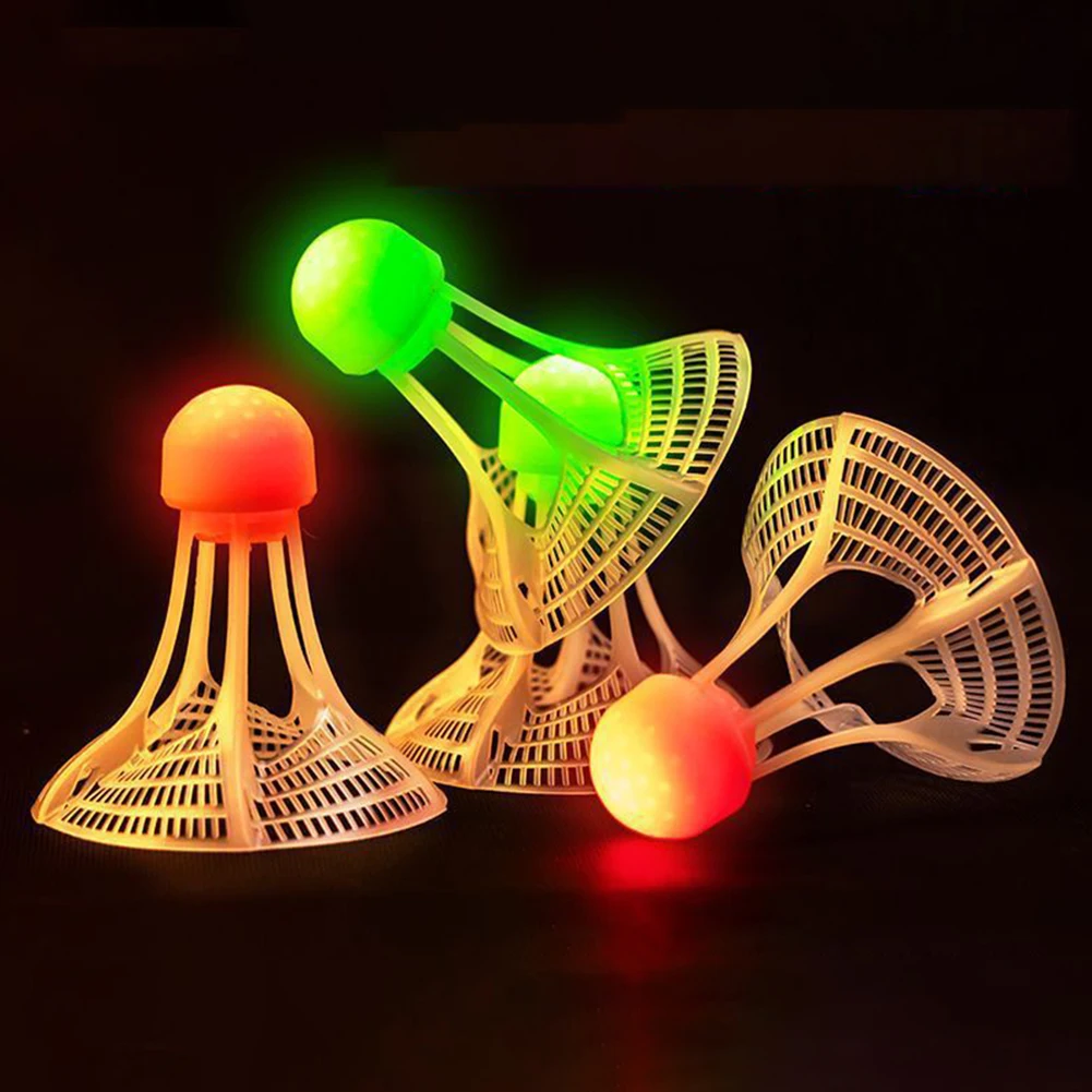 كرة الريشة المتوهجة المقاومة ل - مراجعة Badminton Nylon Shuttlecock وسعره