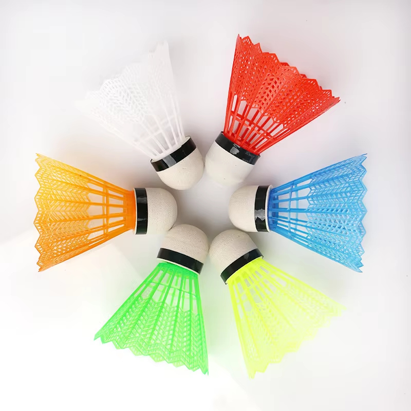 12 قطعة من كرات الريشة الطائرة - مراجعة Badminton Nylon Shuttlecock وسعره