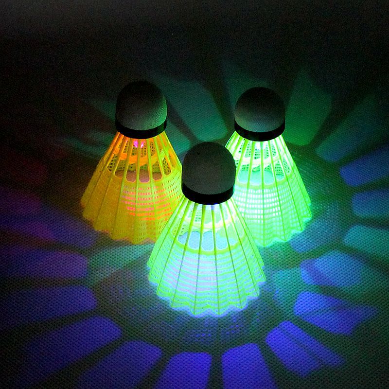 WELKIN 4 قطعة الليل المظلم LED - مراجعة Badminton Nylon Shuttlecock وسعره