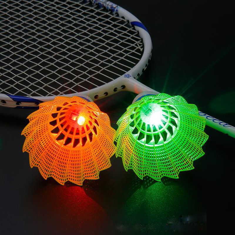 WELKIN 4 قطعة الليل المظلم LED - مراجعة Badminton Nylon Shuttlecock وسعره